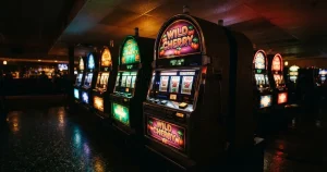 Kolikkopelit casino pelit 2026 – laillisuus, valikoima ja rahan liike